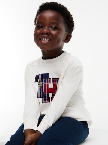Tricou de la TOMMY HILFIGER pe alb