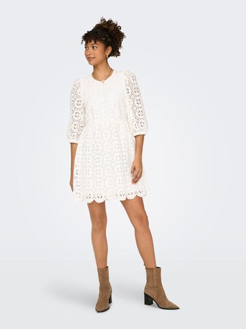 Robe de cocktail 'SIGRID' ONLY en blanc