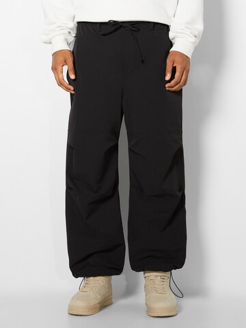 Bershka Loosefit Hose in Schwarz: predná strana