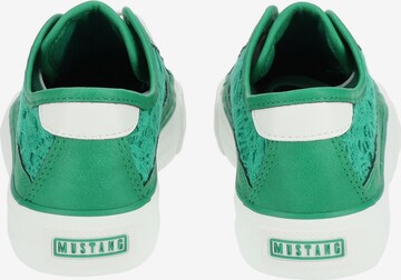 Sneaker bassa di MUSTANG in verde