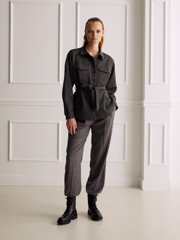 Guido Maria Kretschmer Women Regular Pleat-Front Pants 'Valentina' in Grey