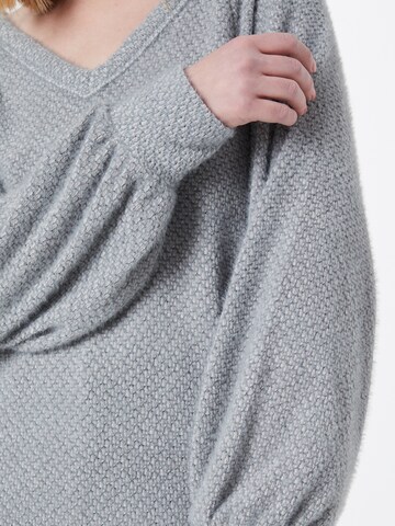 HOLLISTER Sweater 'EYELASH' in Grey