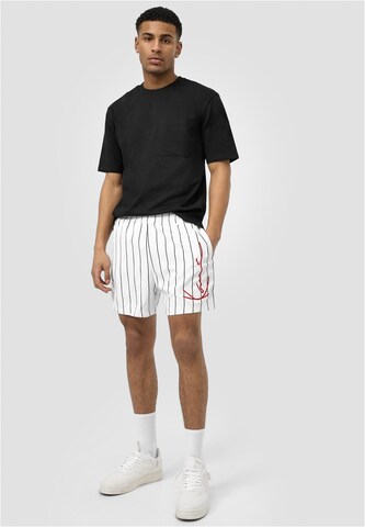 Karl Kani Regular Shorts in Weiß