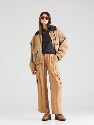 ONLY Loose fit Cargo trousers 'KENYA' in Brown