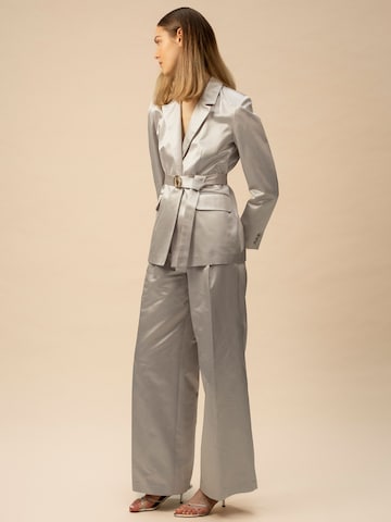 Anse Victorin - Pierna ancha Pantalón 'Amara' en plata: frente