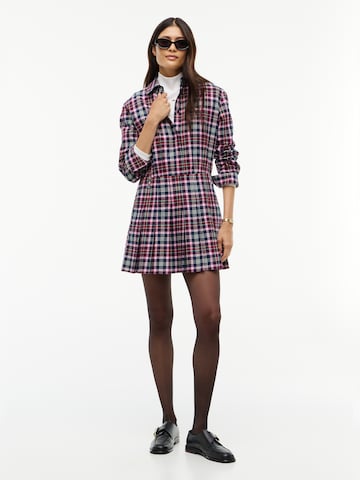 Rochie tip bluză de la Tommy Jeans pe albastru: față