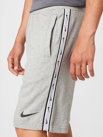 Nike Sportswearregular Hlače - siva boja