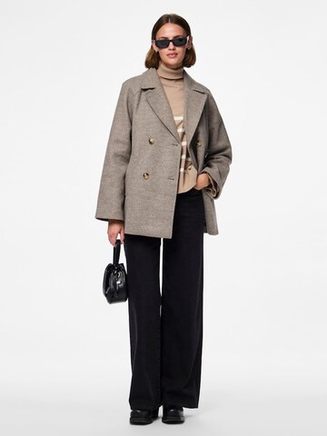 Cappotto di mezza stagione 'PCMarbel' di PIECES in grigio