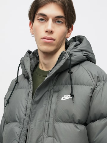 Nike Sportswear Vinterjacka 'CLUB 550' i grå