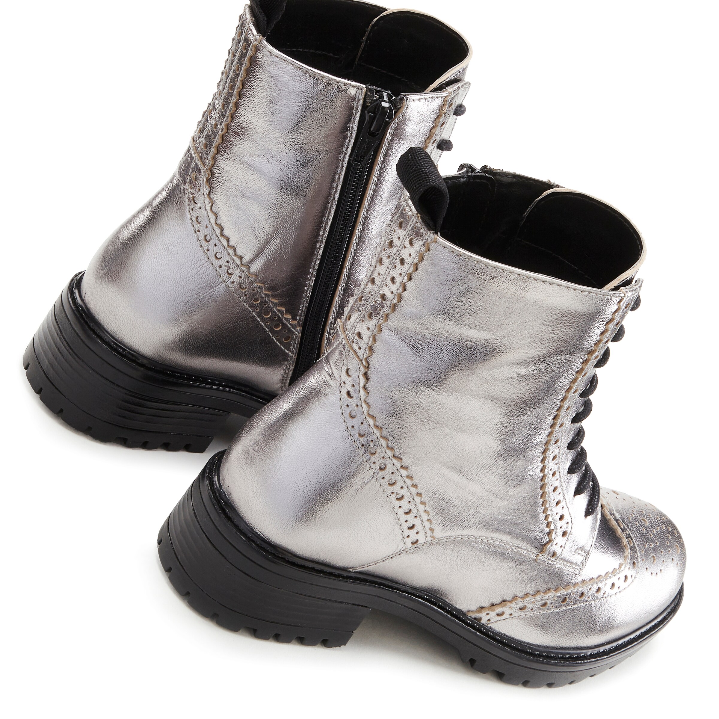 LASCANA Ботинки на шнуровке в Серебристый