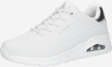 SKECHERS Низкие кроссовки 'Uno' в Белый: спереди