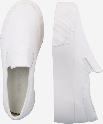 ABOUT YOU Slip-Ons 'Feline Shoe' in White