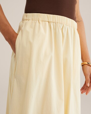 Fustă de la WE Fashion pe galben