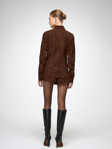 V S P - Camiseta 'Talia' en marrón