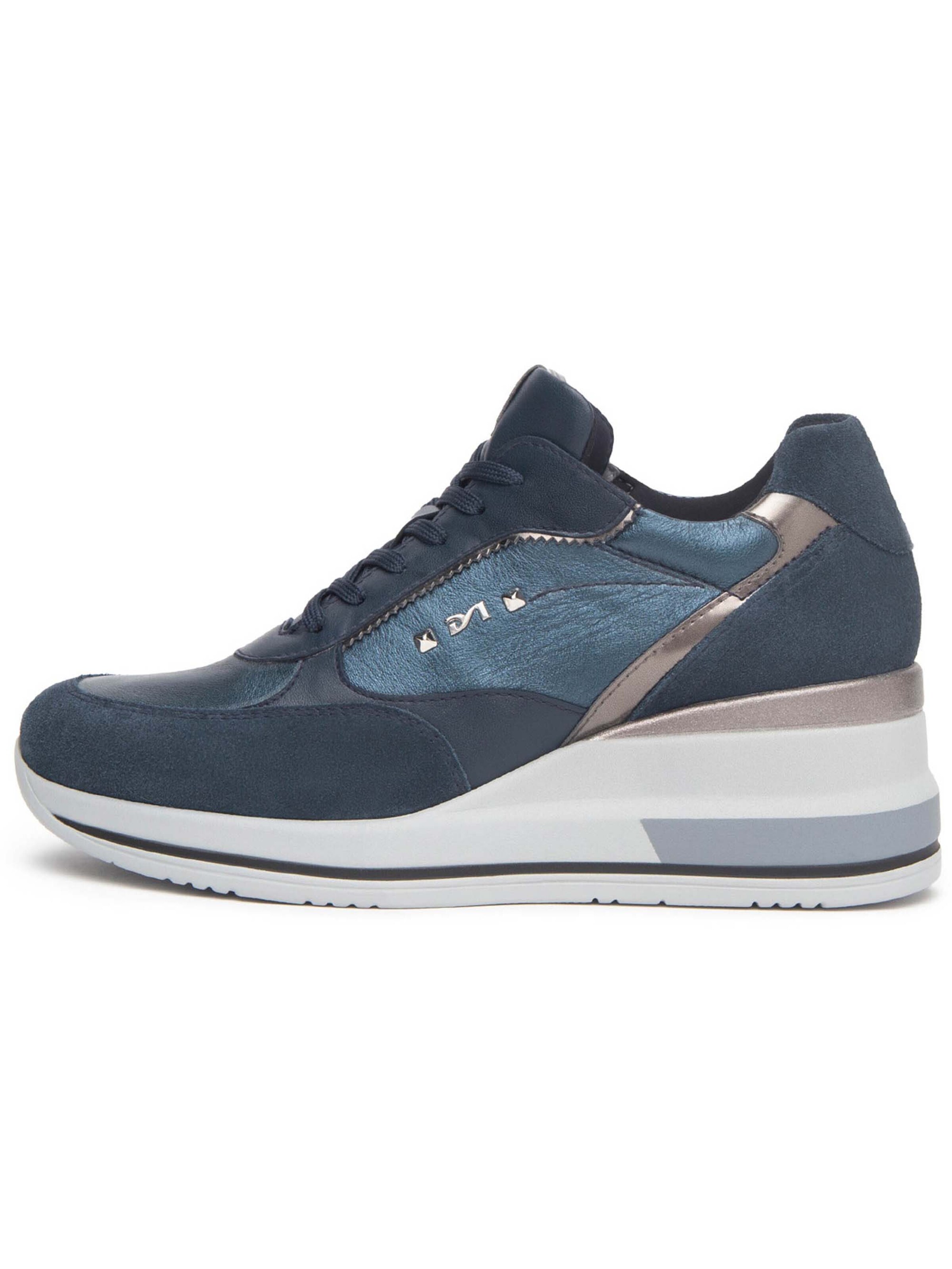 Baskets basses Nero Giardini en bleu : devant