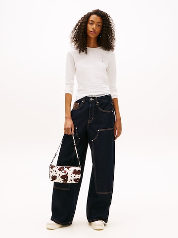 Tricou de la Tommy Jeans pe alb