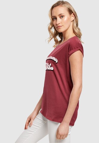 Merchcode T-Shirt 'Summer Vibes' in Rot