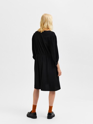 Selected Femme Curve Šaty 'Mynte' – černá