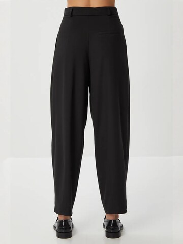 Happiness İstanbul Barrel Pleat-front trousers in Black