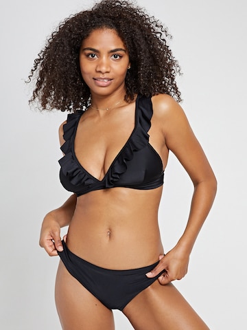 Shiwi Triangle Bikini Top 'Panama' in Black: front