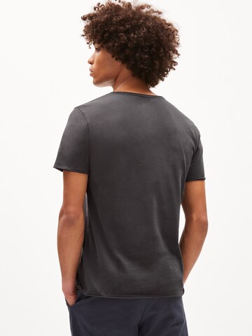ARMEDANGELS - Camiseta 'Stiaan' en gris