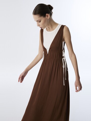 Twist Dress in Brown