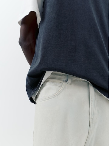 Pull&Bear Luźne Jeansy w kolorze biały