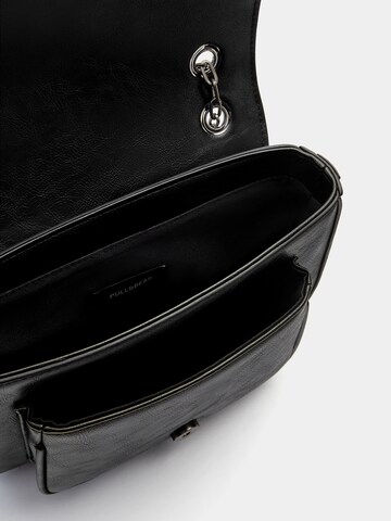 Pull&Bear Чанта с презрамки в черно