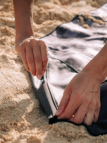 woodsandwaves - Toalla de playa 'Do Not Disturb' en azul
