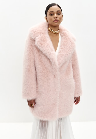 CESARE GASPARI Wintermantel in Roze: voorkant