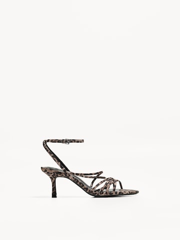 Bershka Sandalen met riem in Bruin