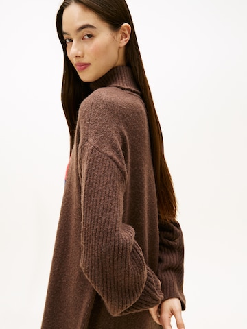 Tommy Jeans Gebreide jurk in Bruin