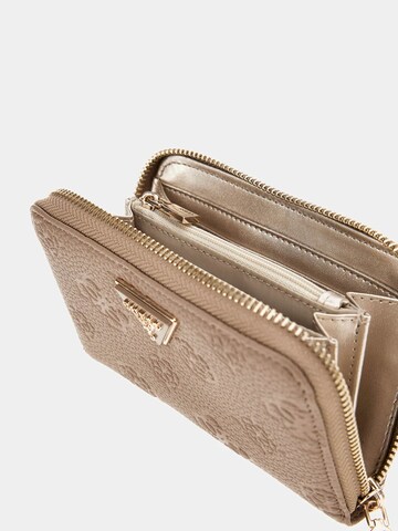 GUESS Portemonnaie 'Cresidia' in Beige