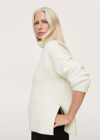 Pullover 'Serenac' di MANGO in bianco