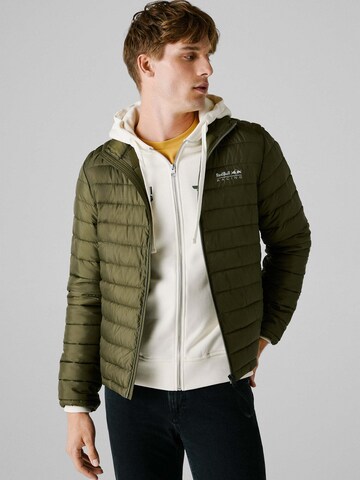 Giacca invernale di Red Bull Racing x Pepe Jeans in verde