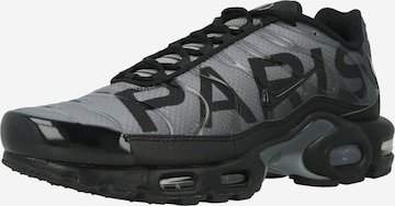 Nike Sportswear Matalavartiset tennarit 'Paris Saint-Germain Air Max Plus Premium' värissä musta: etupuoli