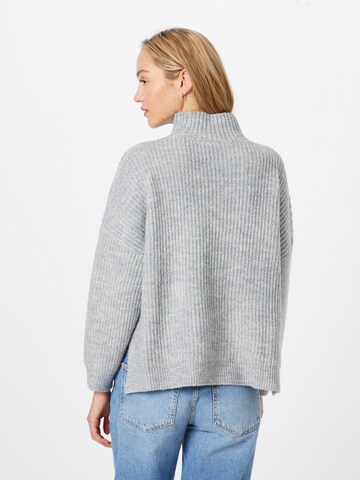 ABOUT YOU Pullover in Grau