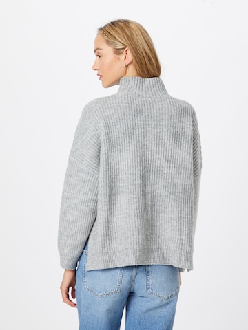 ABOUT YOU Sweater in Grey