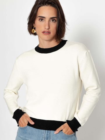 SASSYCLASSY Sweater in White