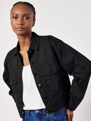 Apricot Between-Season Jacket in Black