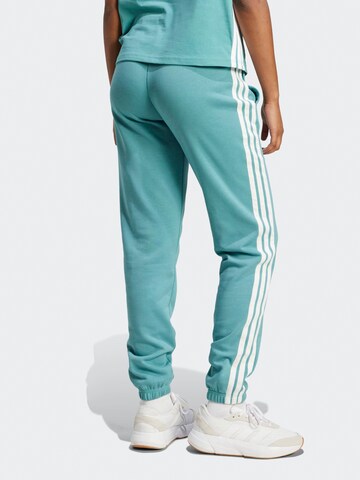 ADIDAS SPORTSWEAR Tapered Παντελόνι φόρμας 'Essentials' σε πράσινο