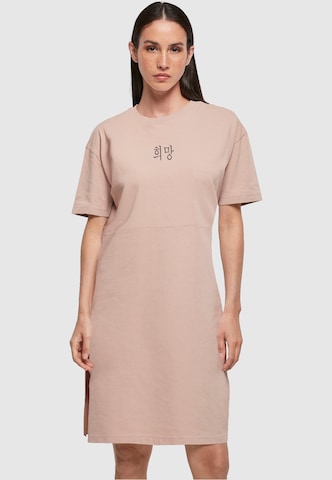 Merchcode Oversized Dress '  K HOPE' in Pink: front