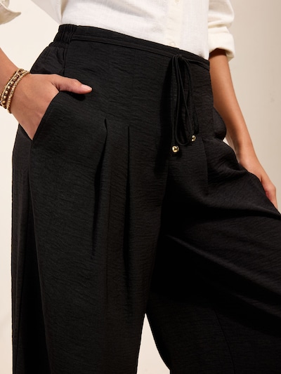 Pantaloni cutați pe 34 Friends Like These pe negru, Vizualizare produs