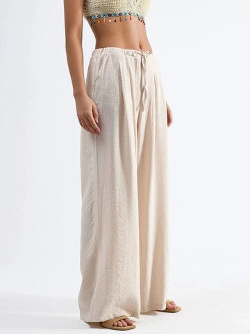 Busem Hose in Beige: Vorderseite