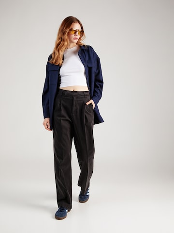 MUSTANG Loose fit Pleat-Front Pants 'Lola' in Black