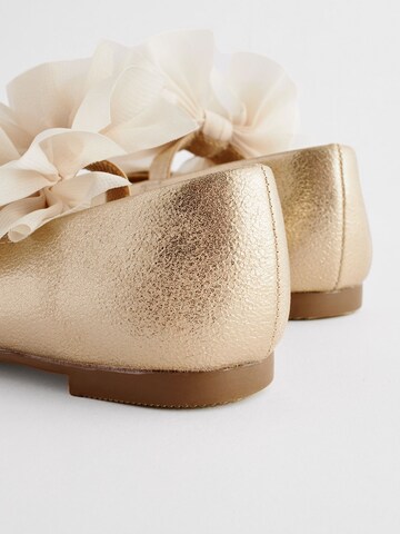 Next - Bailarina en oro