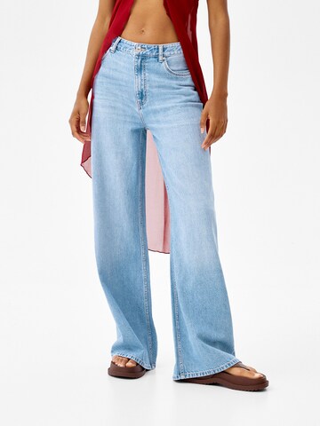 Bershka Wide leg Jeans in Blue: front