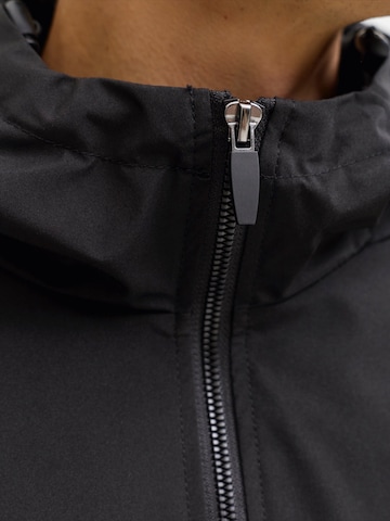 JACK & JONES Overgangsjakke 'JJECHARGE' i sort