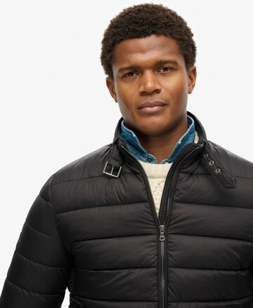 Superdry Tussenjas in Zwart