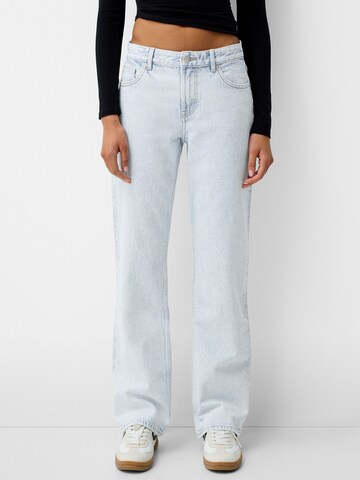 Bershka Regular Jeans in Blue: front